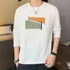 Venta al por mayor de camisetas de manga larga para hombre, primavera y otoño, camisa interior de color superior, estampada, holgada y a la moda para jóvenes.