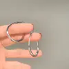 Pendientes de Diseño de Nicho de Lujo Ligero Estilo Francés Pendientes Ovalados Minimalistas de Plata Pendientes de Botón de Moda de Gama Alta