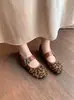 Aumento interno de 5 cm de altura Sapatos prateados fofos estilo francês Primavera/Verão 2025 Sapatos de balé de couro macio Sapatos de vovó