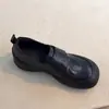 Mocassins de couro grossos estilo francês para mulheres, novo modelo 2026, sapatos macios para o dia a dia, sapatos pequenos de couro versáteis estilo britânico