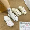 Nuevos Zuecos Lindos Rosas de Dibujos Animados del Gato Kt Versátiles de Otoño e Invierno de Nuevo Estilo con Hebilla de Zapato Desmontable