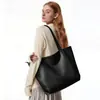 Bolsa Tote de Design Exclusivo Grande Capacidade Bolsa de Couro Macio para Mulheres Bolsa de Ombro Único Sob o Braço Bolsa de Mão de Alta Qualidade para o Dia a Dia Fábrica