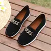 Sapatos Mocassins Slip-On de Tamanho Grande para Mulheres 2026 Outono Novo Estilo Corrente de Metal Sapatos Socos de Solado Grosso Atacado 43