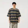 Camiseta Pesada Tie-Dye Listrada Amarela para Homens, Retro Americano Gola Pequena Manga Curta Oversize Marca Tendência Manga Três Quartos