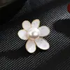 Broche de Flor de Perla de Agua Dulce Dulce y Fresco, Simple y Versátil para el Trabajo, Accesorio de Pin para Cuello de Camisa Anti-Exposición