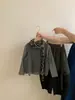 Camiseta base casual estilo coreano para niñas, chaleco simple, nuevo conjunto versátil y elegante de tres piezas para otoño 2026 con pantalones de volantes