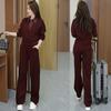 Primavera 2025 Nuevo traje deportivo de ocio para mujer, moda de estilo occidental, ajustado, falso, de dos piezas, top, pantalones de pierna ancha, conjunto de dos piezas de moda
