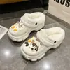 Zapatos de agujero con suela gruesa para mujer, ropa exterior de verano 2024, nuevos, antideslizantes, para oficina, playa, baotou, medias zapatillas, mujeres, venta al por mayor