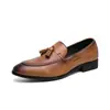 Sapatos de couro pontudos europeus e americanos com franjas para negócios, mocassins formais estilo britânico, sapatos da moda para cabeleireiros e sapatos de qualidade para exportação