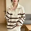 Outono Inverno 2026 Tamanho Plus Novo Pulôver com Gola Lapela e Meio Zíper Tricô Listrado Top para Mulheres Loose Emagrecedor Tricô Top para Mulheres