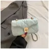 Bolsa pequena estilo Chanel para mulheres 2026 nova de alta qualidade requintada vermelha de ombro único axila bolsa de corrente transversal pequena quadrada