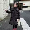 Abrigo de invierno para niña 2026 nuevo lanzamiento, chaqueta gruesa de algodón plumón con bolsillos de rombos, hasta la rodilla, estiliza, moderno