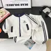 Nuevo Conjunto Deportivo Infantil Primavera/Otoño 2026 Niños y Niñas Estilo Coreano Cardigan Bordado Sudadera Pantalones Deportivos Conjunto de Dos Piezas Moderno
