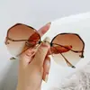 Novedad Gafas de Sol sin Marco Modernas para Mujer Anti-UV Patas Metálicas de Espejo Curvado Gafas Populares en Internet para Sesión de Fotos Callejera