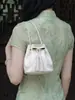 Bolso Bandolera Cubo de Gran Capacidad de Moda Nuevo Estilo Chino 2026 Nuevo Modelo Inspirado en Qipao con Tachuelas de Perlas Transfronterizo