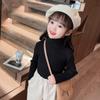 [En stock] Suéter de cuello alto para niñas, otoño e invierno, nuevo estilo occidental de moda, suéter versátil de color sólido para bebés.