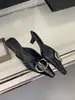 2026 Nova Coleção Primavera/Verão Sapatos Mule Femininos Fechados na Ponta, Estilo Francês, Fivela Metálica, Slip-On, Salto Baixo, Moda para o Dia a Dia