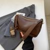 Nova bolsa feminina Boston, bolsa coreana da moda, nicho, couro macio, estampa de lichia, bolsa transversal de ombro, bolsa de axila, transversal