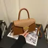 Otoño e Invierno Sencillo 2026 Parche de Letras Gran Capacidad Nueva Moda Textura Retro Bolso Pequeño Cuadrado de Hombro Cruzado para Mujer