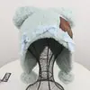 Gorro balaclava de felpa de oso de alta gama con orejas de oso y pompón para mujer, cálido y versátil para otoño e invierno, protección para los oídos