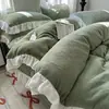 Conjunto de cama de quatro peças estilo A-class milk velvet, fofo e feminino, para outono e inverno, capa de edredom de coral velvet espesso em relevo com renda, conjunto de três peças