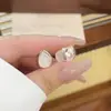 Nuevos Pendientes de Botón con Forma de Frijol Rosa Claro con Goteo de Aceite Estilo Francés para Mujer, Pendientes Minimalistas de Pintura al Óleo con un Toque de Lujo, Accesorios Suaves y Delicados