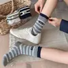 Calcetines de Nuevo Estilo Primavera y Verano con Bloques de Color, Costilla Doble y Parche de Letra para Mujer, Calcetines de Media Pantorrilla con Encaje de Burbujas, Calcetines Holgados Rayados Estilo Ins