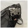 Mochila Estilo Universitario Estampado Leopardo Mujer 2025 Verano Nueva Estudiante Clase Portátil Mochila Escolar Retro de Hombro