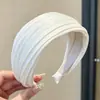 Nueva diadema de ala ancha 2026 para mujer, diseñada para levantar la línea del cabello y mantener el cabello en su lugar mientras te lavas la cara, con un estilo retro adecuado para otoño e invierno, y ofreciendo un aspecto sofisticado