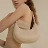 Bolso de axila minimalista nuevo con forma de media luna 2026 para mujer, bolso de mano de nicho estilo francés, bolso cuadrado pequeño versátil