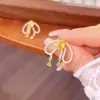 Aretes de Borla para Mujer, Aretes de Botón con Diseño de Nicho, Nuevos Aretes Versátiles Estilo 2025 con un Toque de Lujo Ligero y de Gama Alta
