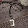 Collar con colgante de peine pequeño y refinado de bloguero surcoreano, cadena de suéter de cuerda negra ajustable para hombres y mujeres.