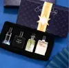 Set de tres piezas de Perfume Femenino de Marca Transfronteriza, Fragancia Fresca Amaderada Floral, Caja de Regalo de Cuatro Piezas para Hombre, Fragancia Ligera de Larga Duración