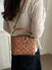Bolsa Bordada Retro de Alta Qualidade Feminina 2026 Nova Bolsa de Mão Moda Versátil Ombro Único Transversal Leve Luxo Transfronteiriço