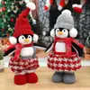 Decoração de Natal transfronteiriça, pinguim em pé com cachecol, chapéu e pernas retráteis, enfeite de festa fofo em desenho animado