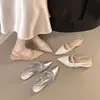 Sapatos de Salto Plataforma Elegantes e Versáteis para Uso Externo Sapatos Femininos 2026 Verão Novo Bico Fino Fechado Sandálias Rasteiras com Strass e Pedrarias