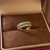 Anillo vintage de tres filas con diamantes turquesa para mujer, diseño de nicho exquisito retro de alta resistencia, anillo de dedo índice moderno y sofisticado
