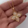 Madrepérola branca cravejada com diamantes, conjunto de colar e brincos de trevo de quatro folhas, joias de luxo femininas, design de alta qualidade, item popular, disponível para atacado