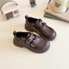 Moda Primavera 2025 Sapatos Loafer Infantis com Fivela de Metal para Crianças Maiores Cor Sólida Simples Sapatos Quadrados para Meninas