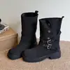Fivela de cavaleiro versátil estilo britânico, novo cinto de couro vintage, botas Martin, botas curtas com design de tamanho grande e solas grossas, Outono/Inverno 2026