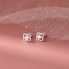 Pendientes de Plata de Ley S925 Nalan, Exquisito Diseño Pequeño y Lindo, Flor de Cuatro Pétalos Hueca con un Solo Diamante, Hilo M05993