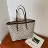 Bolsa retro de grande capacidade para mulheres que vão ao trabalho, nova bolsa tote estampada com letras, moda de inverno 2023, bolsa de ombro