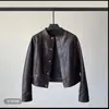 Jaqueta de couro feminina 2026 outono inicial nova curta slim fit elegante, modeladora, moderna, fashion, versátil, solta e modeladora