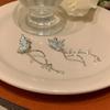 Brincos de tacha elegantes com borboleta azul clara e franja Brincos femininos de luxo leve, design de nicho de alta qualidade, joias de orelha longas e elegantes