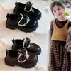 Zapatos de Cuero para Niñas 2026 Otoño/Invierno Nuevos Zapatos Infantiles Niñas Pequeñas Estilo Princesa Mocasines de Suela Suave Zapatos de Algodón Mocasines