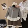 Camiseta Nueva de Manga Larga para Niña Otoño 2026 con Estampado de Moda de Lunares, Ribete de Encaje, Camiseta Básica Dulce y Elegante