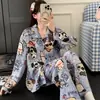 Nuevo cárdigan de doble longitud para mujer Otoño 2026 con cuello de solapa, pijama casual holgado con estampado de dibujos animados y anime, algodón nube