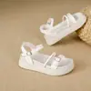 Sandálias Plataforma de Solado Grosso Novas para o Verão de 2025 para Mulheres com Altura Aumentada e Confortáveis Estilo Fada Sapatos Romanos Tamanho Pequeno 33