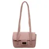 Bolsa Pequena Quadrada com Padrão de Lichia, Moderna e Elegante, com Fecho de Metal de Alta Moda, Bolsa de Ombro Amarela Vibrante, Versátil para o Dia a Dia