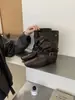 Botas de mujer de cuero suave con hebilla retro estilo páramo 2026 nuevo modelo punta fina botas cortas elegantes botas de montar a media pantorrilla de moda